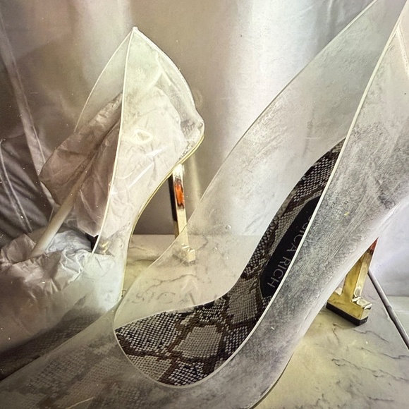 Jessica Rich White and Gold Heels - Picture 14 of 16